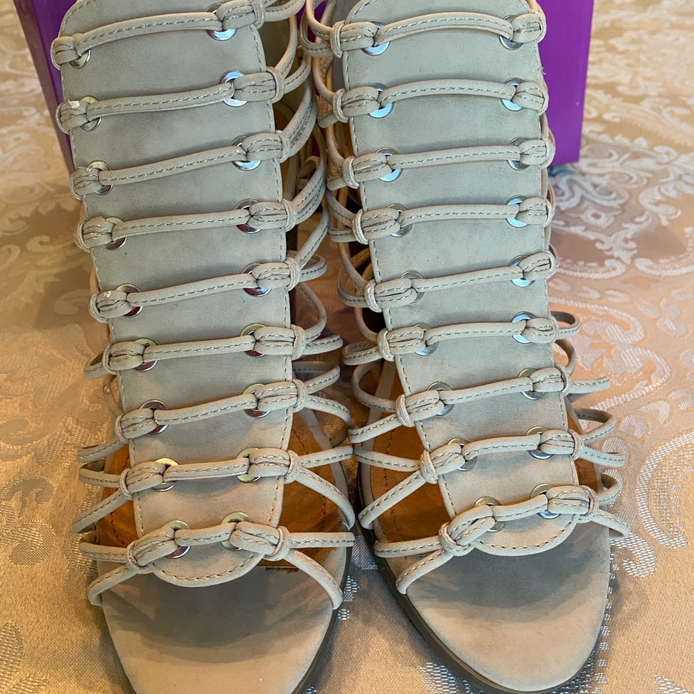 Shoes - Picture 3 of 4